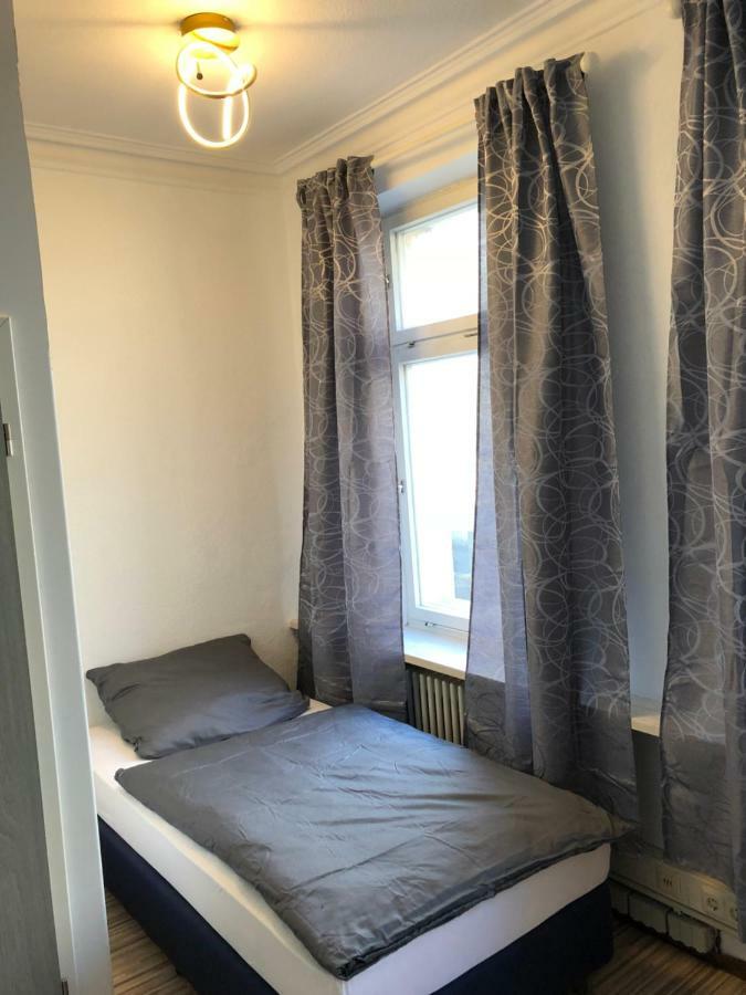 Downtown - Privaterooms Homestay *